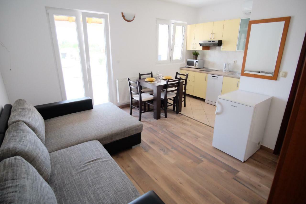 Apartmani Svemir Drage Buitenkant foto